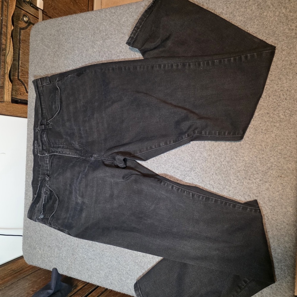 Lucky Brand 410 Athletic Straight Black Jeans in a men's size 38x34 H2